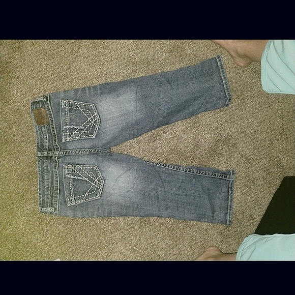 BKE Madison sz 27 Distressed capris - Picture 2 of 5